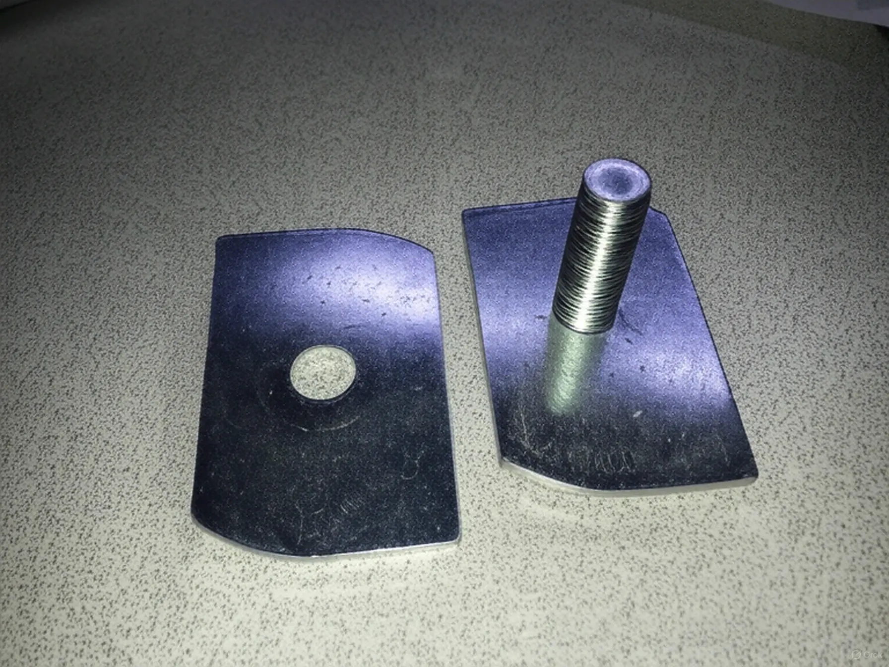 Zinc-Coated Starline Hanger Clip
